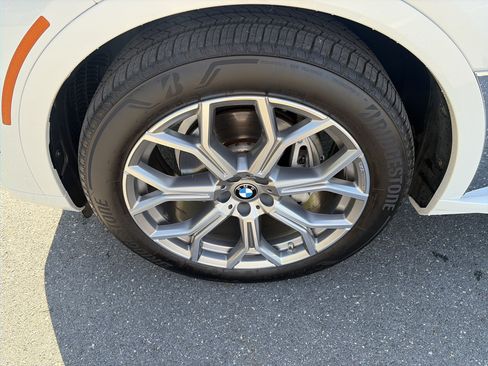 Used 2022 BMW X7 xDrive40i w/ Premium Package AWD/4WD image 10