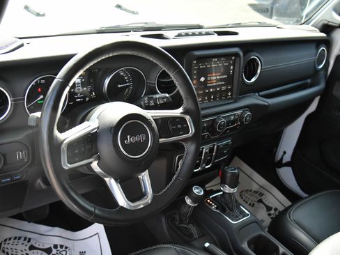 Used 2023 Jeep Wrangler Sahara w/ Cold Weather Group AWD/4WD image 18