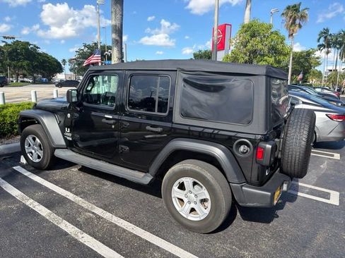 Used 2019 Jeep Wrangler Unlimited Sport S AWD/4WD image 3