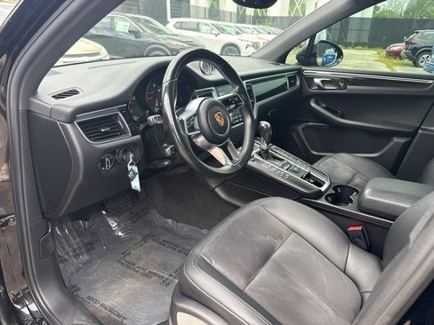Used 2018 Porsche Macan w/ Driver Memory Package AWD/4WD image 8