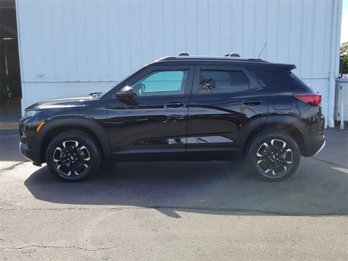 Used 2023 Chevrolet TrailBlazer LT image 2