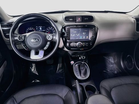 Used 2017 Kia Soul + w/ Primo Package FWD image 17