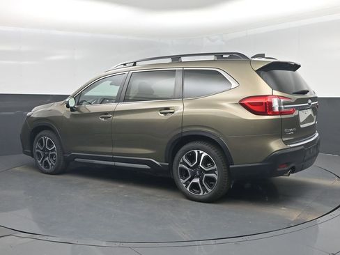 Used 2023 Subaru Ascent Limited w/ Technology Package AWD/4WD image 4