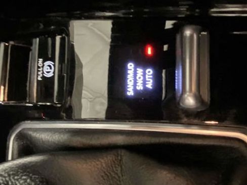 Used 2024 Jeep Compass Limited image 19