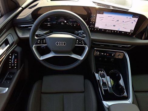 Used 2025 Audi Q5 Premium Plus w/ Premium Plus image 11