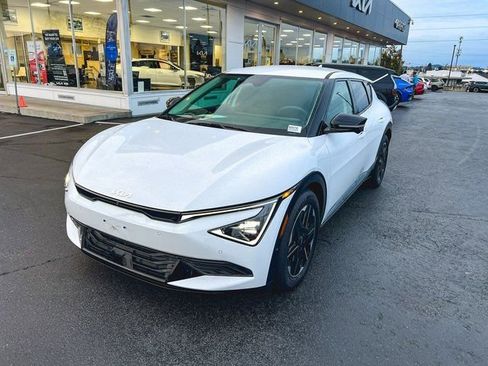 New 2025 Kia EV6 Wind image 4