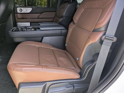 Used 2023 Lincoln Navigator Reserve AWD/4WD image 27