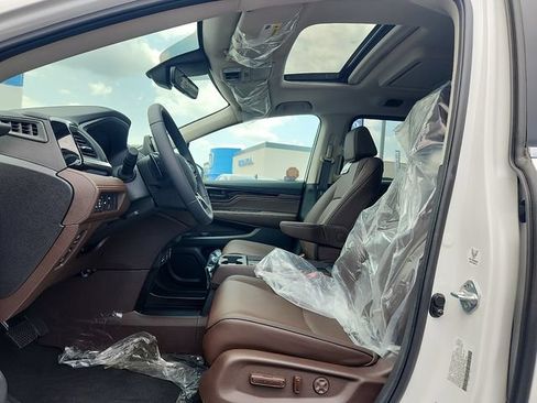 New 2026 Honda Odyssey Touring image 13