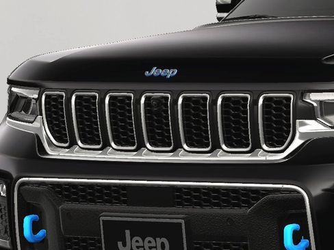 New 2024 Jeep Grand Cherokee Overland w/ Advanced Protech Group III AWD/4WD image 15