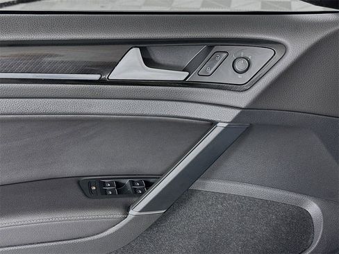 Used 2019 Volkswagen Golf R 4-Door image 18