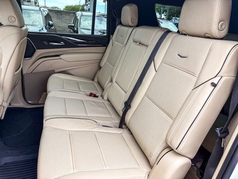 Used 2021 Cadillac Escalade ESV Premium Luxury w/ Driver Assist Tech Package AWD/4WD image 17