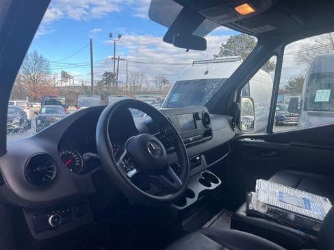 Used 2023 Mercedes-Benz Sprinter 2500 image 12
