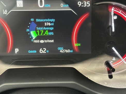 Used 2025 Toyota RAV4 XLE FWD image 33