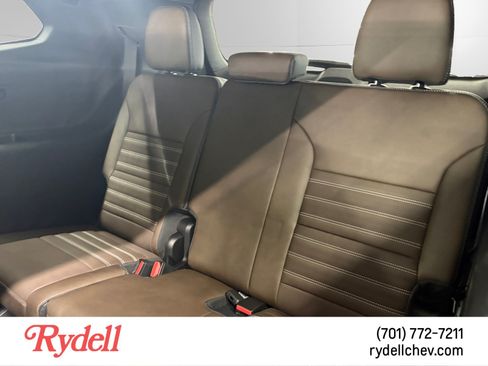 Used 2026 GMC Acadia Denali Ultimate w/ LPO, Floor Liner Package AWD/4WD image 16