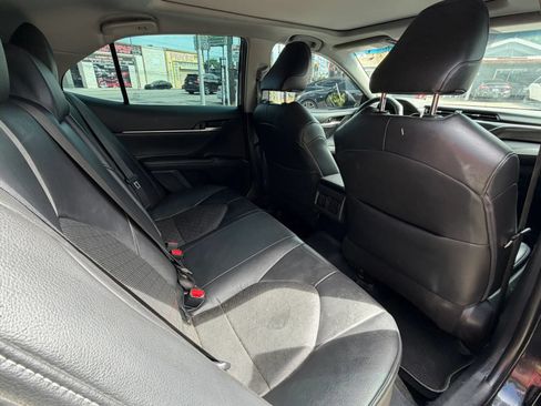 Used 2018 Toyota Camry XSE FWD image 9