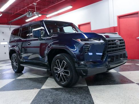 Used 2024 Lexus GX 550 w/ Accessory Package (Z1) AWD/4WD image 2
