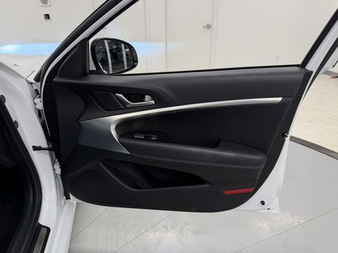 Used 2022 Genesis G70 2.0T image 38