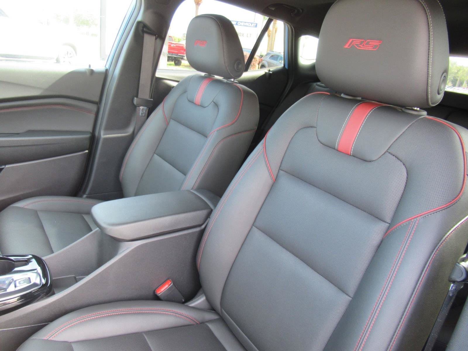 Used 2024 Chevrolet Trax RS w/ Sunroof Package FWD image 21