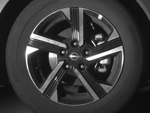 Used 2025 Nissan Sentra SV image 13