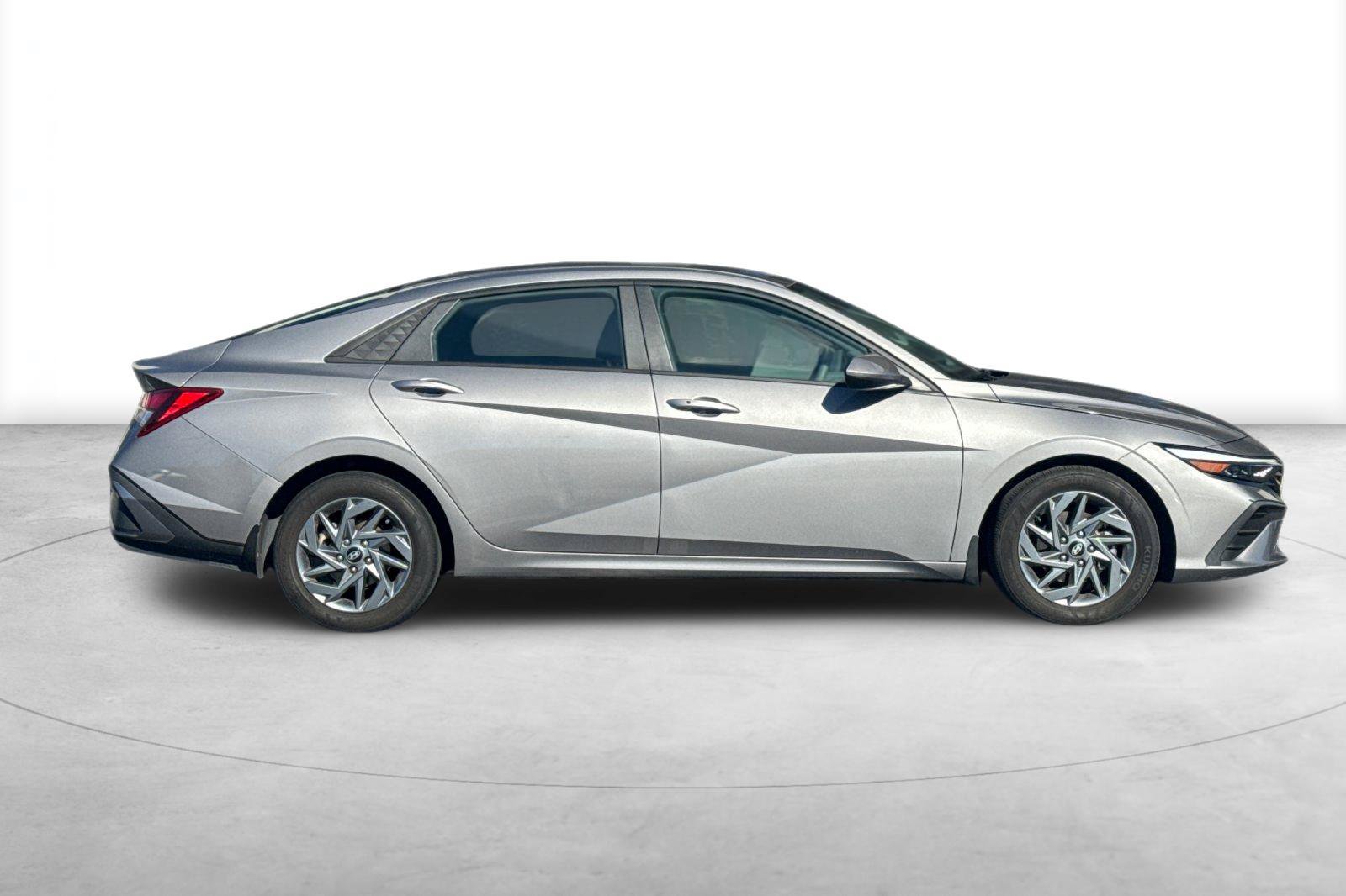 Used 2024 Hyundai Elantra SEL FWD image 7