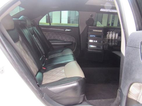 Used 2015 Chrysler 300 Limited image 21