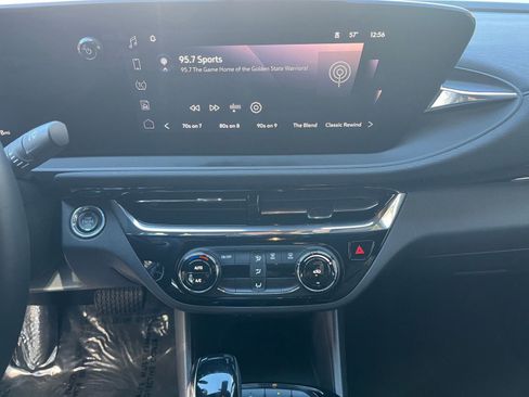 Used 2025 Buick Envista Sport Touring image 18