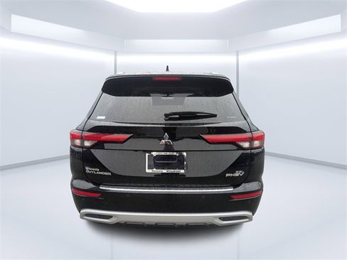 Used 2023 Mitsubishi Outlander 4WD Plug-In Hybrid image 5