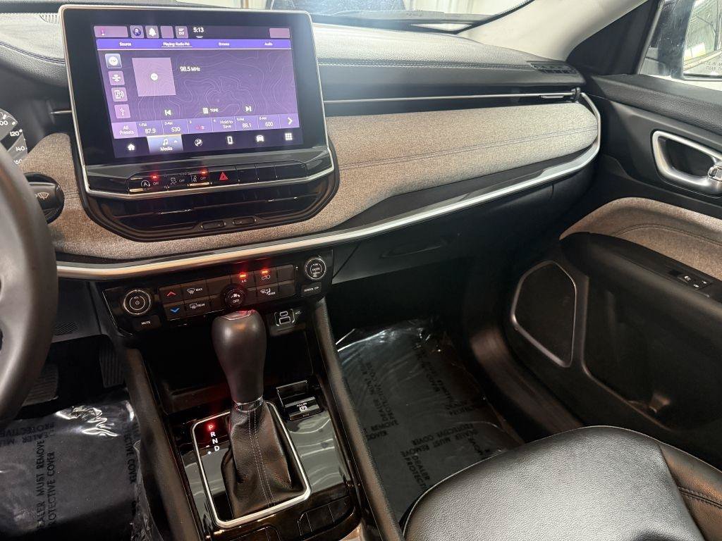 Used 2022 Jeep Compass Latitude FWD image 13