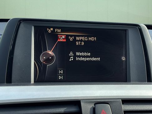 Used 2017 BMW 320i Sedan w/ Driver Assistance Package image 31