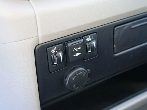 Used 2020 Toyota Sienna XLE w/ XLE Navigation Package image 29