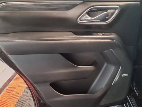 Used 2023 GMC Yukon SLT AWD/4WD image 12