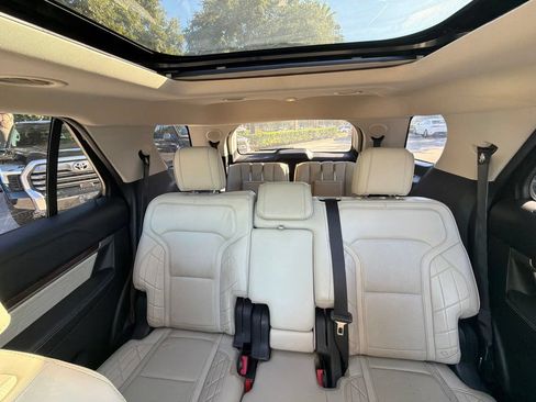 Used 2017 Ford Explorer Platinum AWD/4WD image 8