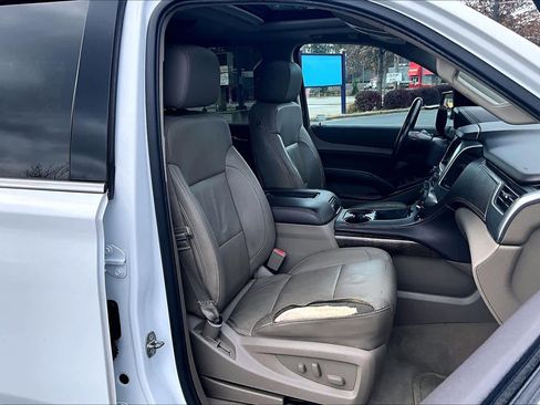 Used 2015 Chevrolet Suburban LT image 9