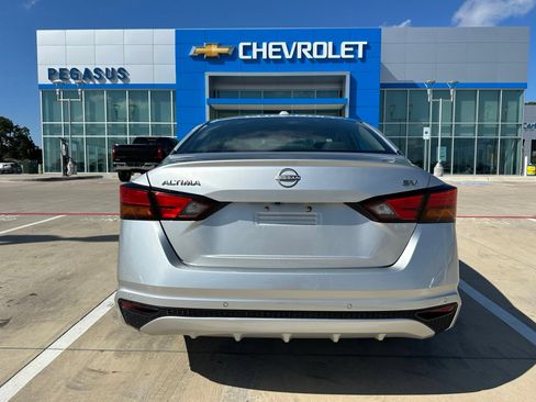 Used 2024 Nissan Altima 2.5 SV FWD image 4