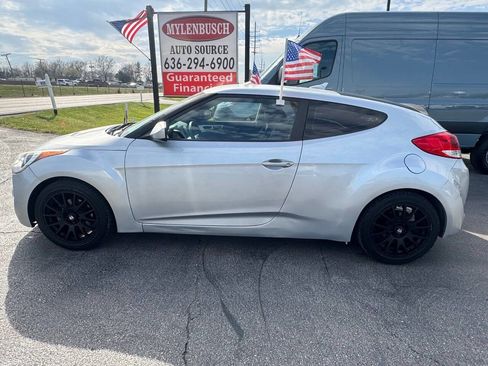 Used 2015 Hyundai Veloster image 1