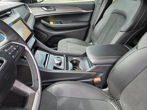 New 2026 Jeep Grand Cherokee Altitude RWD image 23