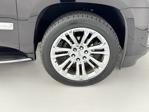 Used 2020 Cadillac Escalade Luxury w/ LPO, Radiant Package AWD/4WD image 31