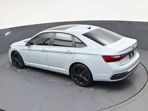 Used 2025 Volkswagen Jetta SE image 22