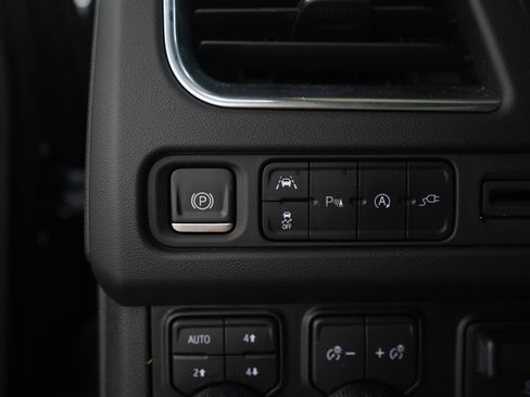 Used 2021 Chevrolet Tahoe RST w/ Luxury Package AWD/4WD image 32