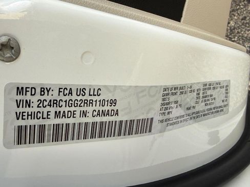 Used 2024 Chrysler Pacifica Limited w/ Uconnect Theater Family Group image 26