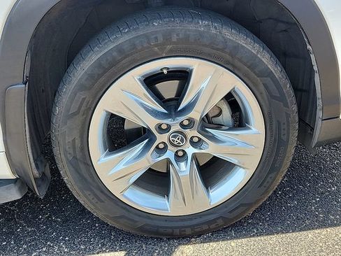 Used 2018 Toyota Highlander Limited FWD image 7