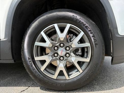 Used 2023 GMC Acadia SLE w/ Driver Convenience Package FWD image 18