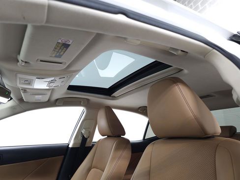 Used 2017 Lexus IS 300 AWD image 14