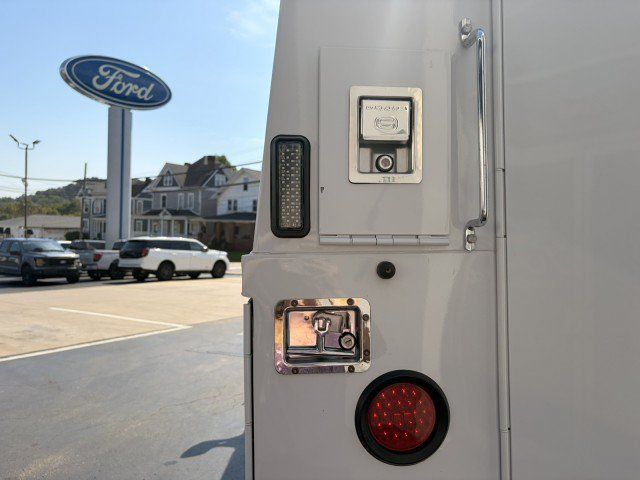 Used 2013 Ford E-350 and Econoline 350 Super Duty w/ PWR Locks & Windows Group RWD image 7