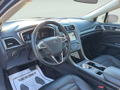 Used 2017 Ford Fusion SE w/ Fusion SE Technology Package image 20