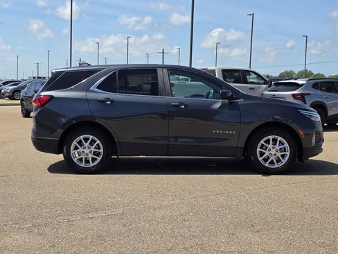 Used 2023 Chevrolet Equinox LT FWD image 4