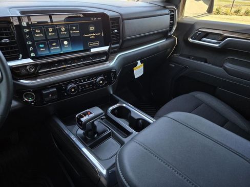 Used 2025 Chevrolet Silverado 1500 LT Trail Boss w/ Convenience Package II image 27