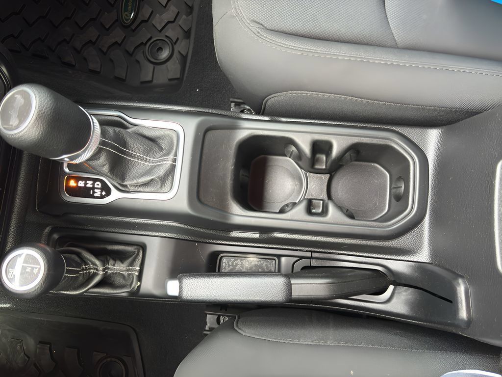 Used 2021 Jeep Wrangler Unlimited Sahara AWD/4WD image 13