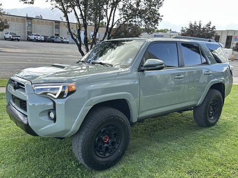 Used 2023 Toyota 4Runner TRD Off-Road Premium w/ Off Road Premium Plus Package AWD/4WD image 11