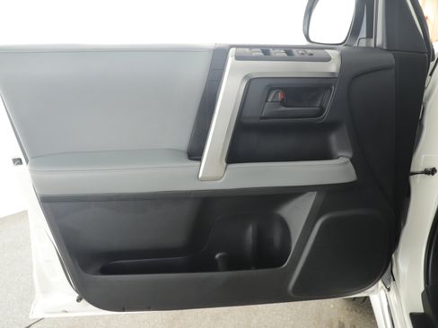 Used 2010 Toyota 4Runner SR5 image 8